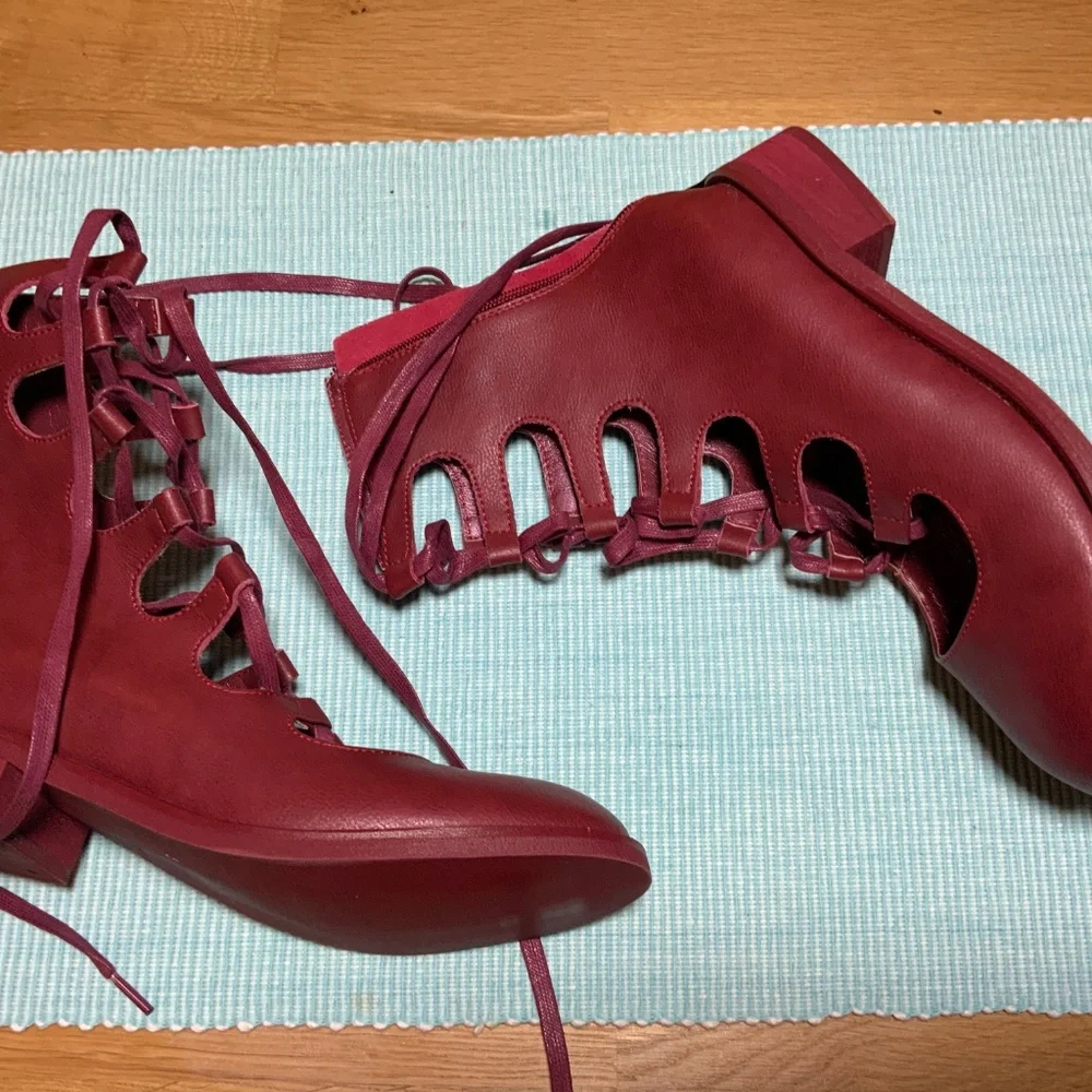 Boots - Picture 2 of 6